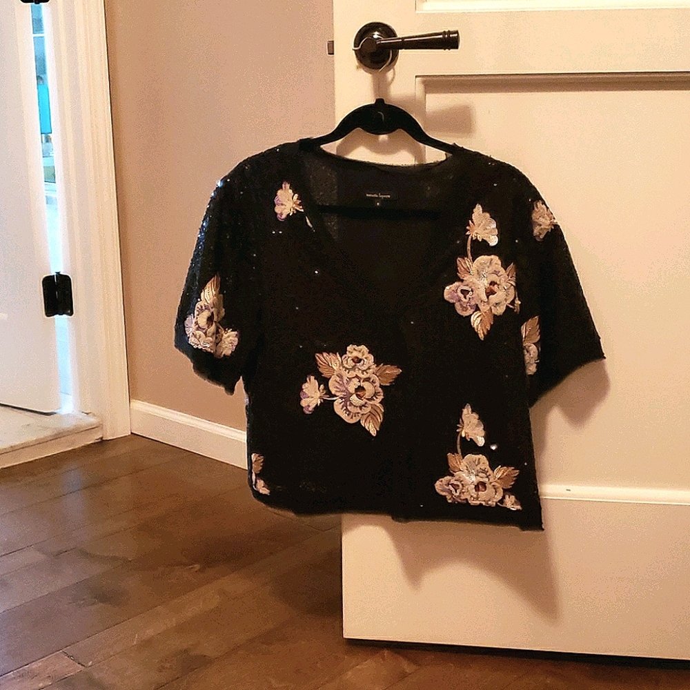 V-neck sequined hip length, short sleeved top